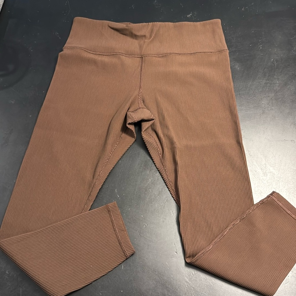 Athleta size extra large chocolate brown, mid rise ribbed leggings worn once